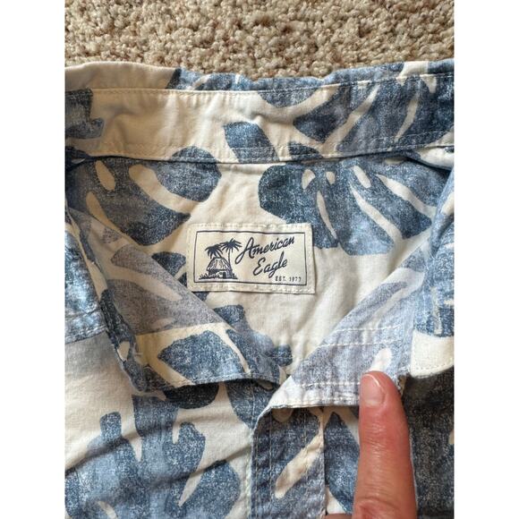 American Eagle Short Sleeve shirt, Hawaiian Floral print; Medium - Picture 3 of 7